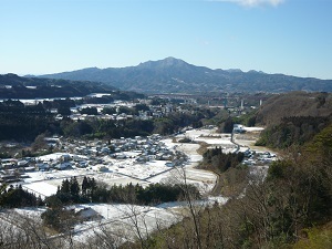 『冬の河岸段丘』山田　隆義