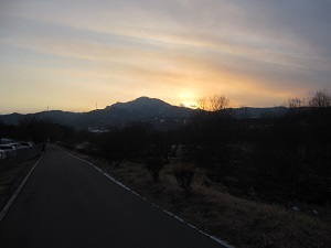 『お気に入りの場所～子持山と夕日～』根岸　恵理子