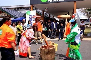 『チンドンの飛入り』金子　洋祐